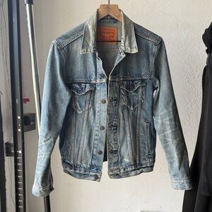 Levi's Unisex Light Blue Denim Trucker Jacket